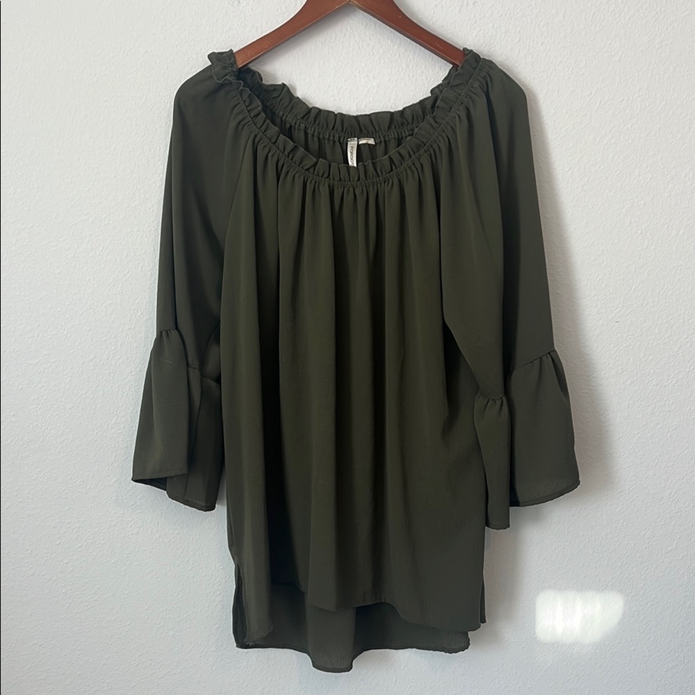 BOUTIQUE Green Bell Sleeve Peasant Top